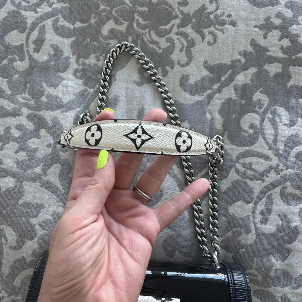 LOUIS VUITTON Vernis Epi Monogram Wynwood Black White and Vernis Card Case